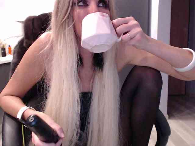 blondalina webcam