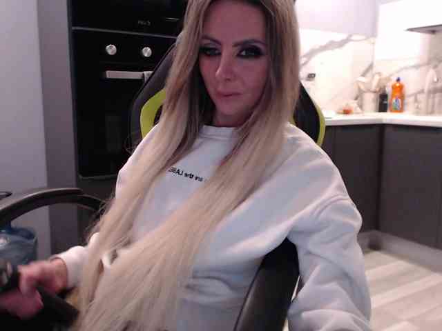 blondalina webcam