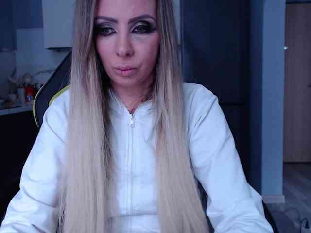 blondalina webcam