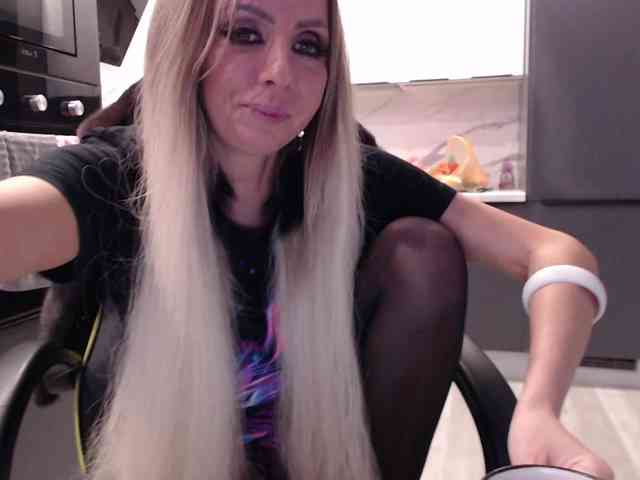 blondalina webcam