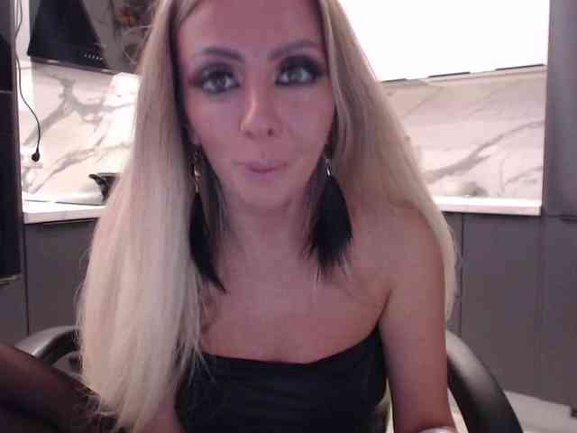 blondalina webcam