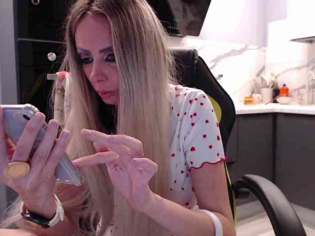 blondalina webcam