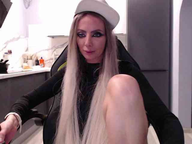 blondalina webcam