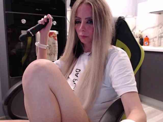 blondalina webcam