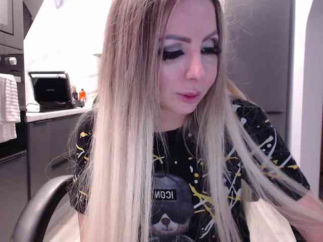 blondalina webcam