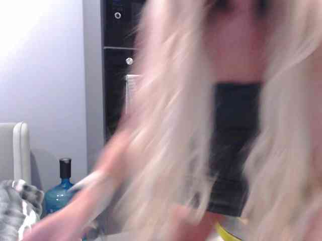 blondalina webcam