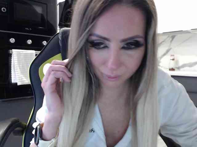 blondalina webcam