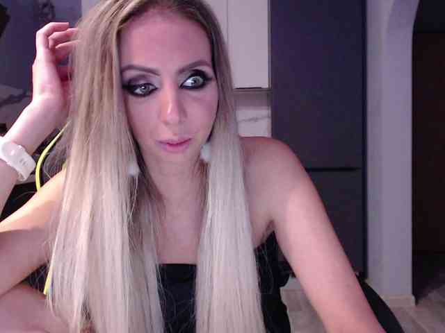 blondalina webcam