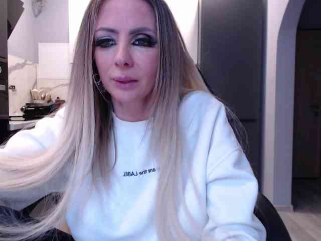 blondalina webcam