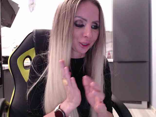 blondalina webcam