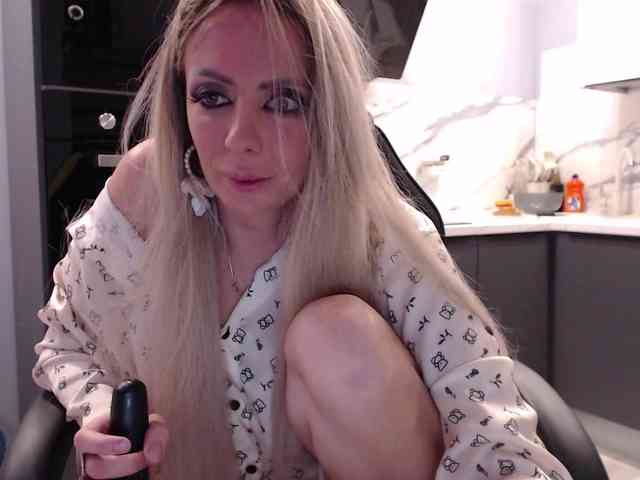 blondalina webcam