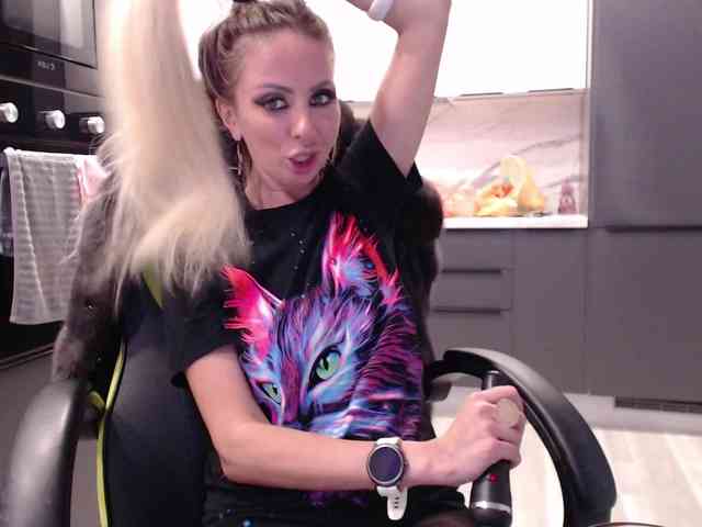 blondalina webcam