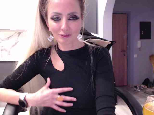blondalina webcam