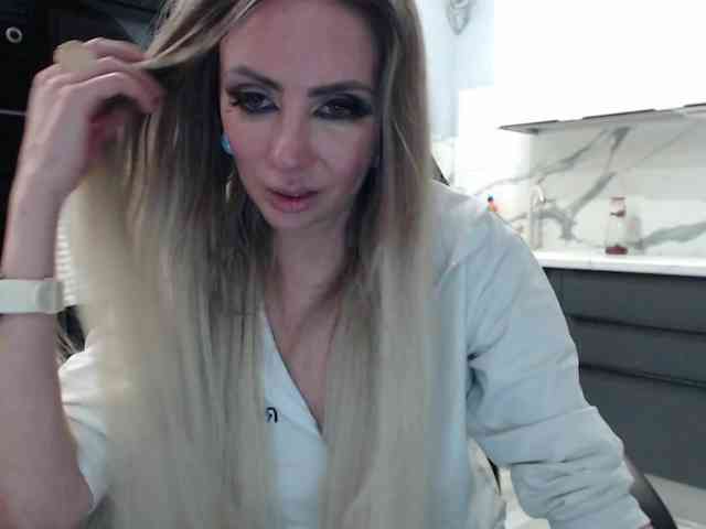 blondalina Live Webcam on BongaCams