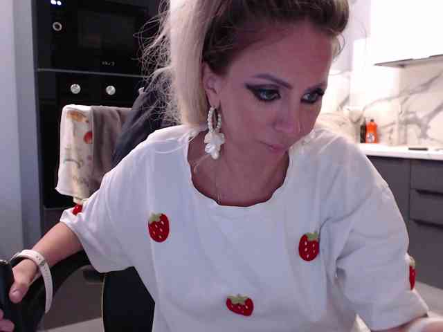 blondalina webcam