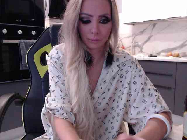blondalina webcam