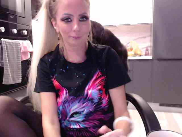 blondalina webcam