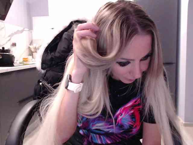 blondalina webcam