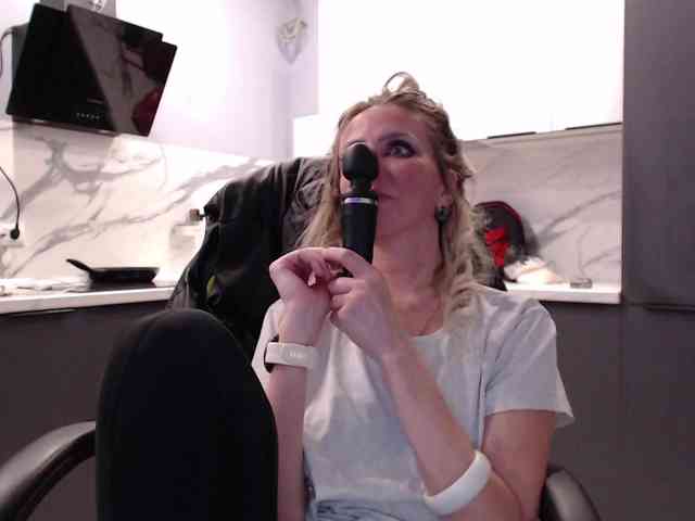 blondalina webcam