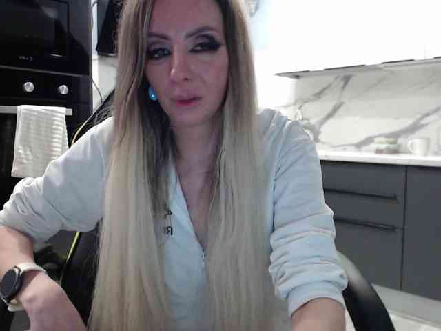 blondalina Live Webcam on BongaCams