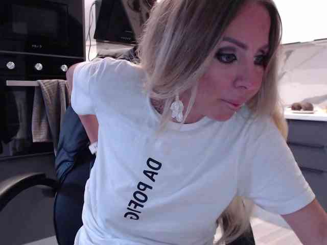blondalina webcam