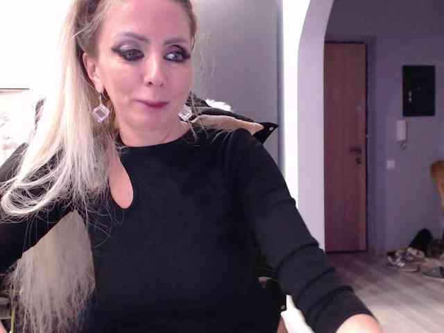 blondalina webcam