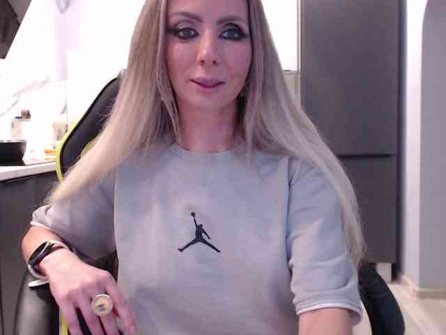 blondalina webcam