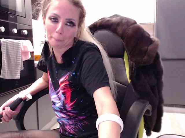 blondalina webcam