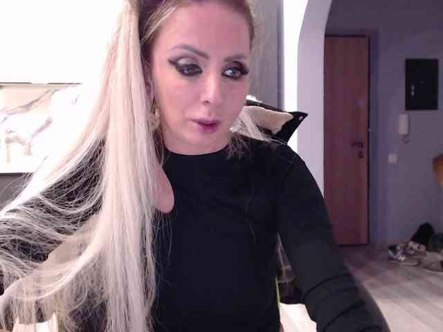 blondalina webcam