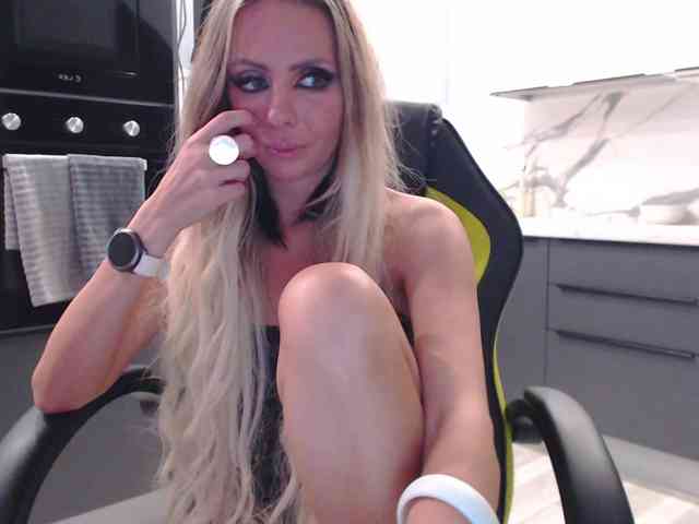 blondalina webcam
