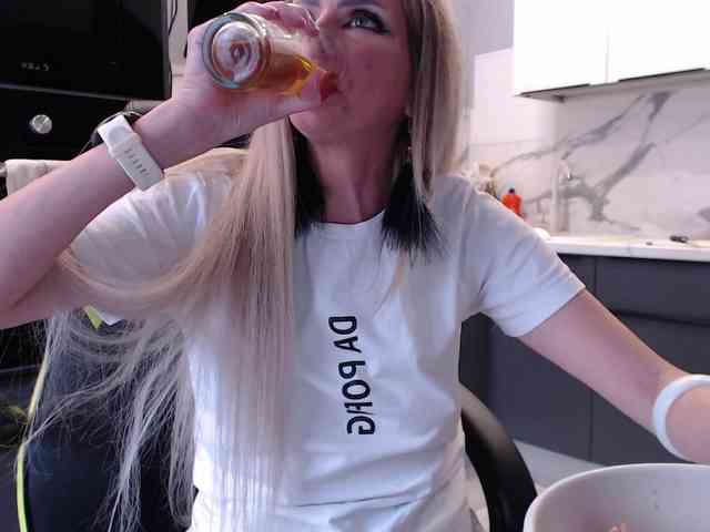 blondalina webcam