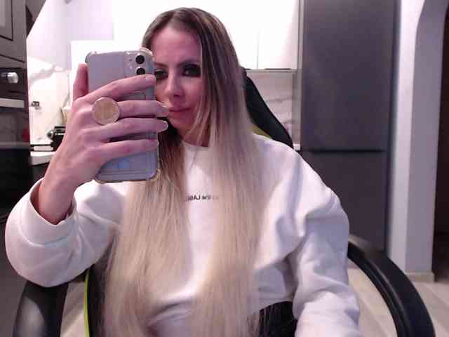 blondalina webcam