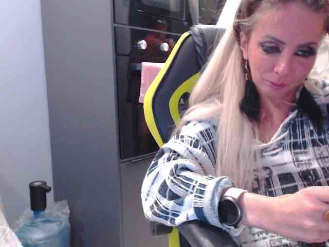 blondalina webcam