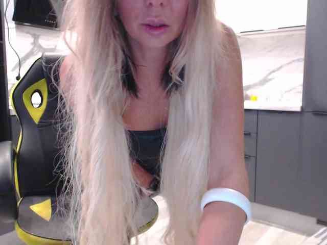 blondalina webcam