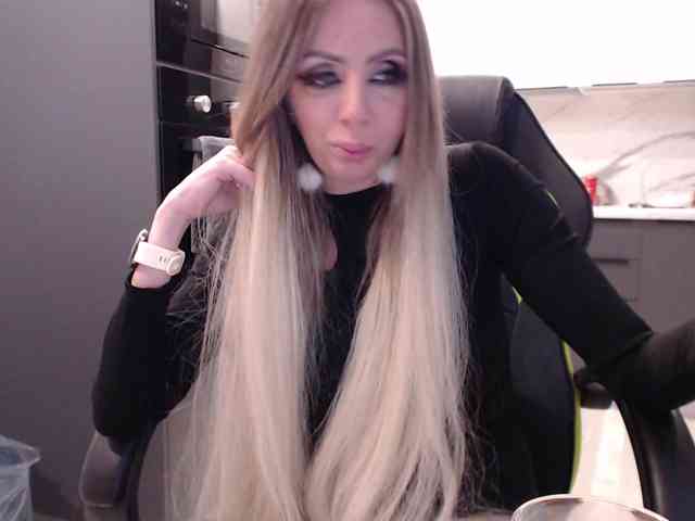blondalina webcam