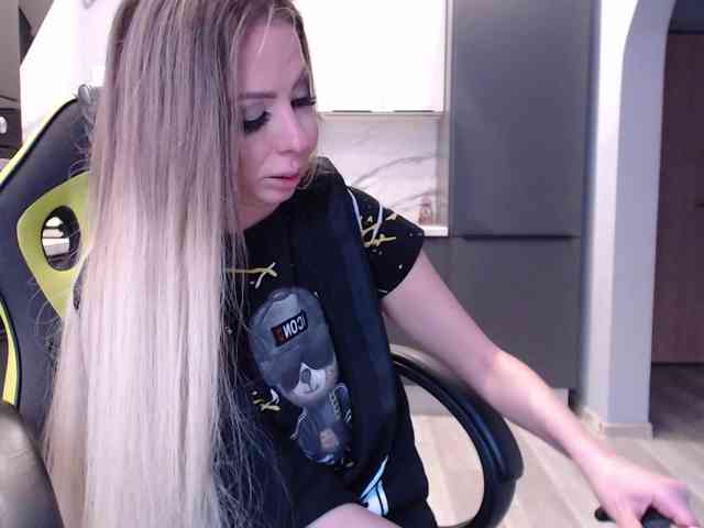 blondalina webcam
