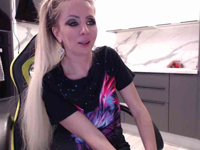 blondalina webcam