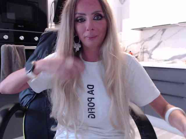 blondalina webcam