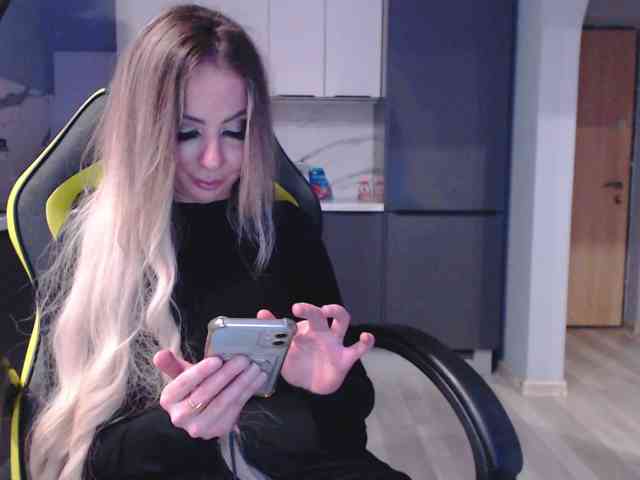 blondalina webcam