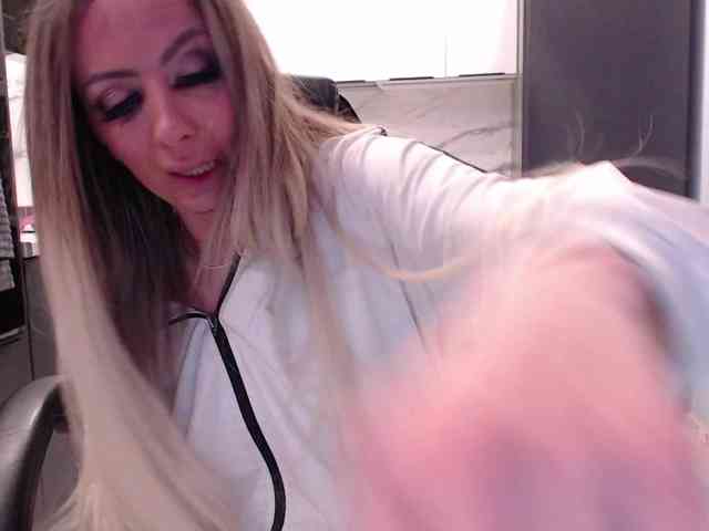 blondalina webcam
