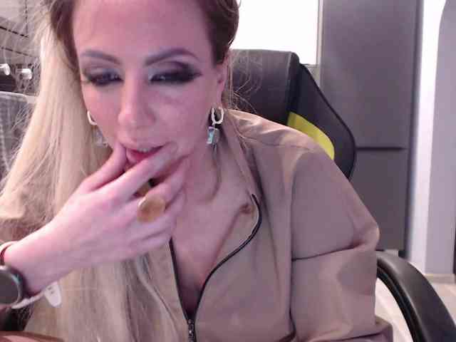 blondalina webcam