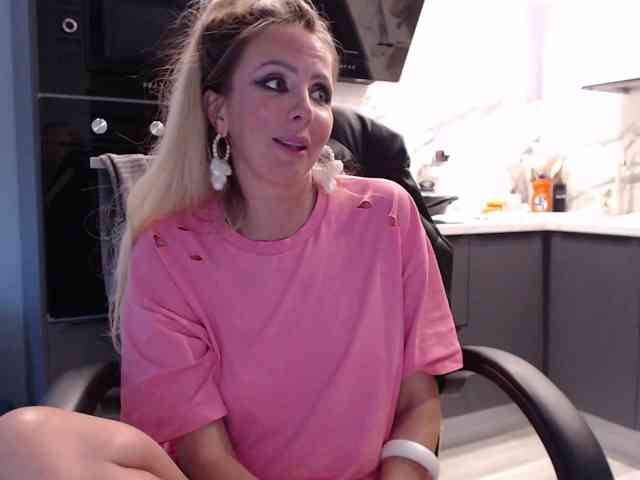 blondalina webcam