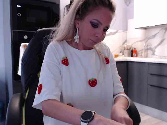 blondalina Live Webcam on BongaCams