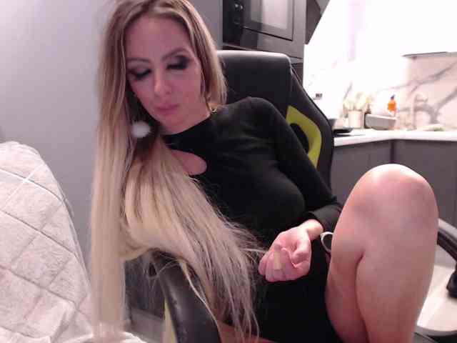 blondalina webcam