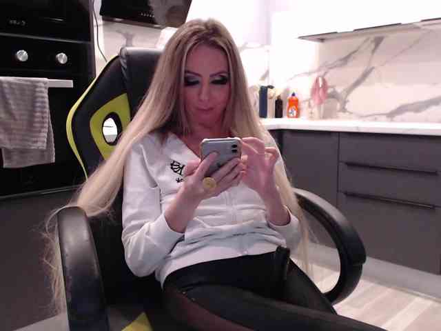 blondalina webcam