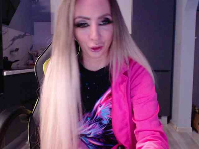 blondalina webcam