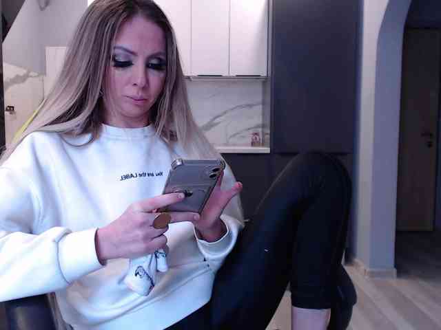 blondalina webcam