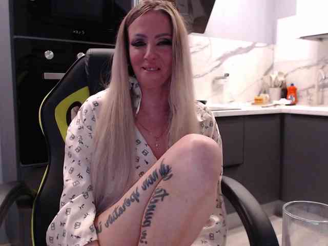 blondalina webcam