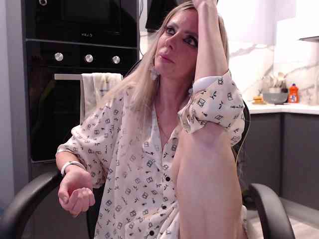 blondalina webcam