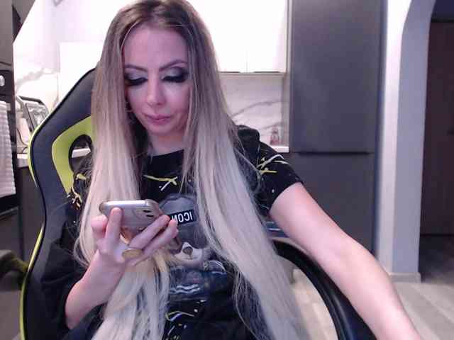 blondalina webcam